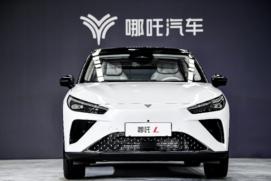 可油可电蓝绿两用，哪吒L才是京城家庭出行最优解
