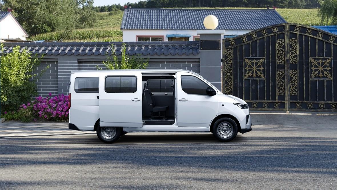 满足多样化创富需求，五菱扬光客车版正式上市！