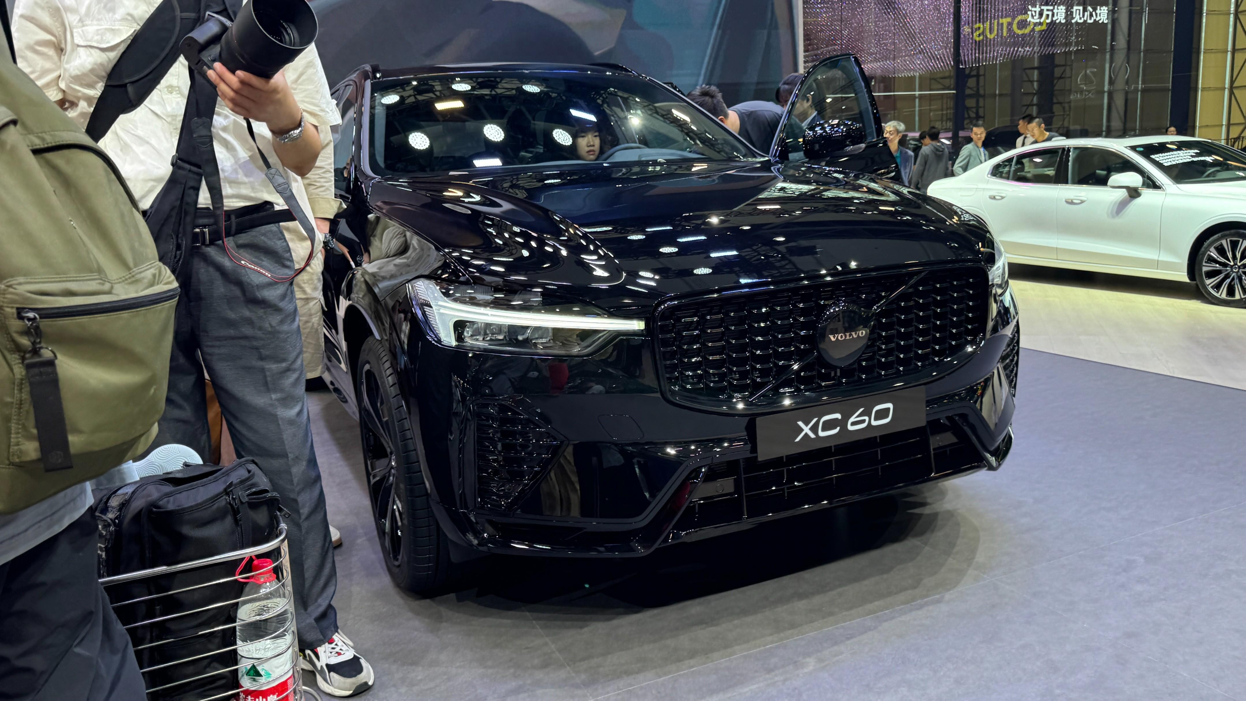 售价42.59万元！沃尔沃XC60 B5智远极夜黑版在广州车展上市