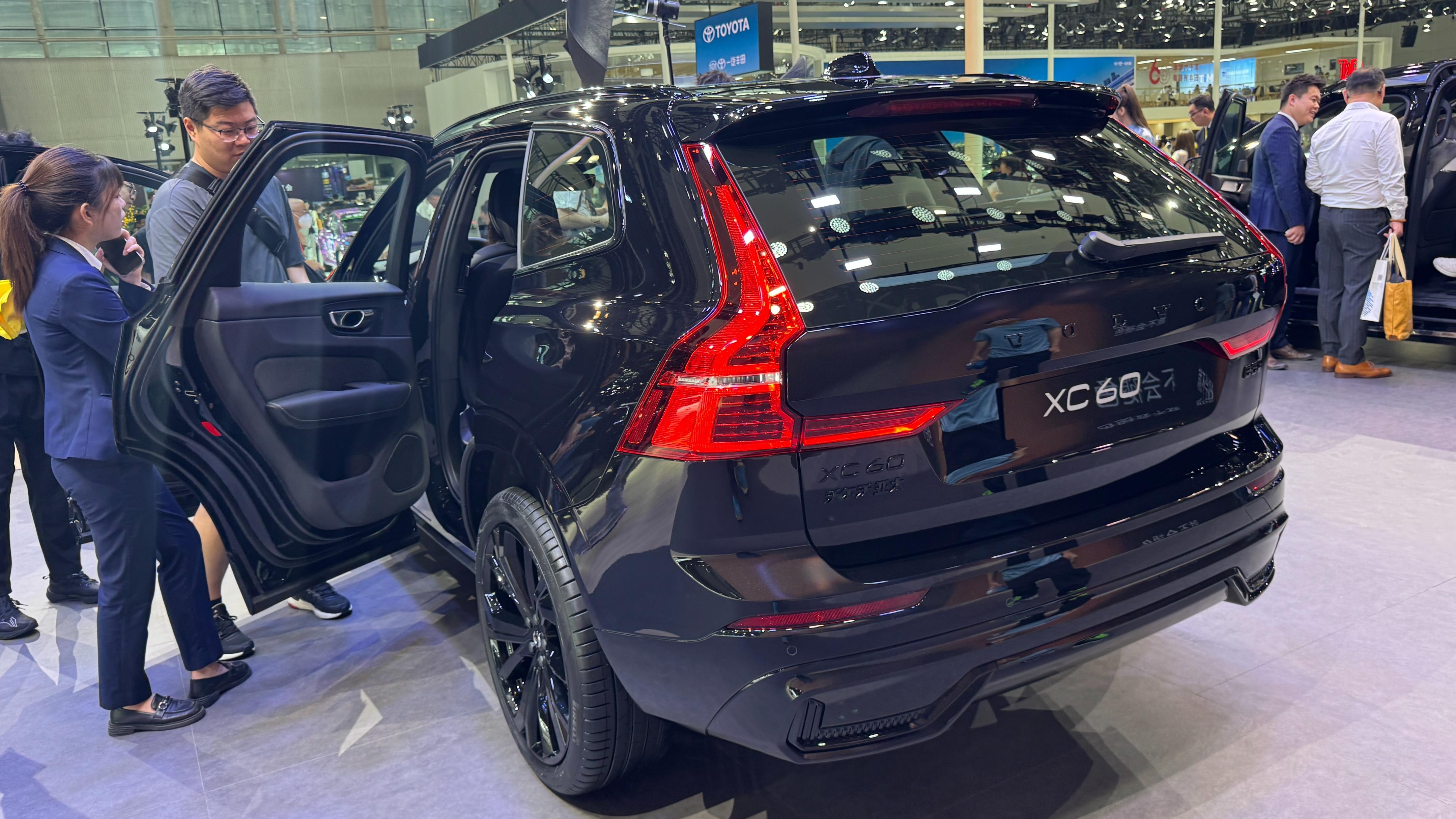 售价42.59万元！沃尔沃XC60 B5智远极夜黑版在广州车展上市