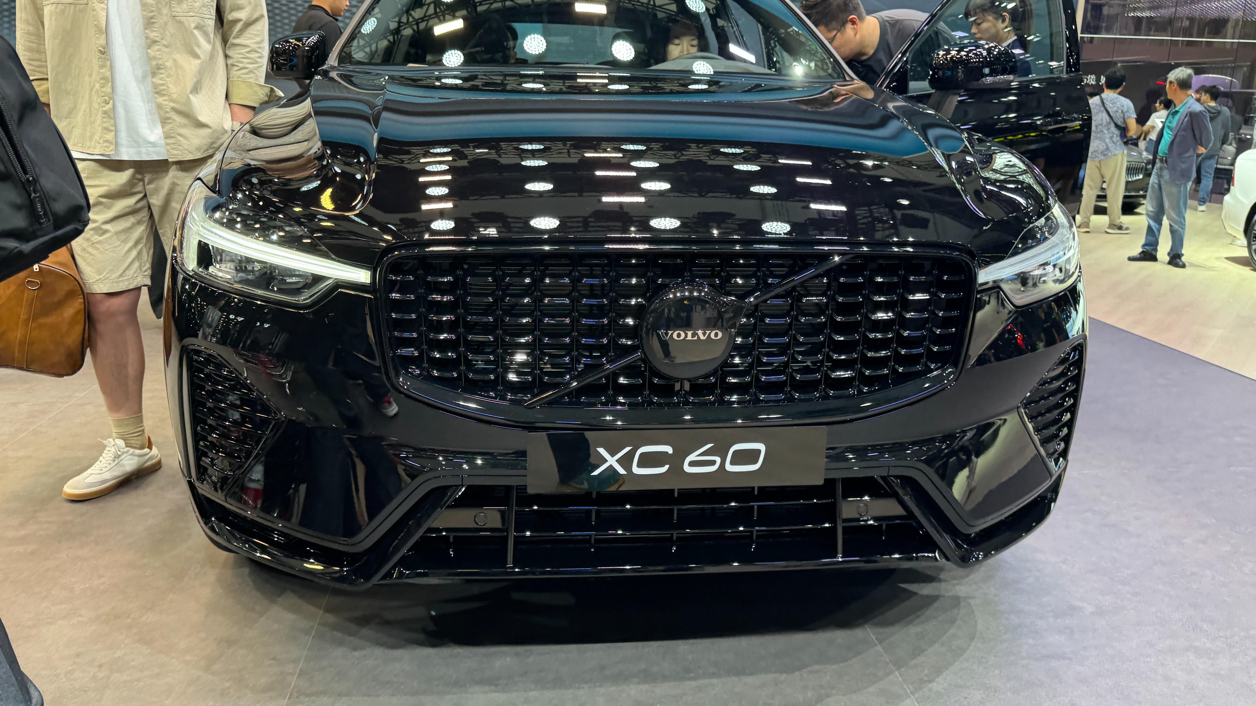 售价42.59万元！沃尔沃XC60 B5智远极夜黑版在广州车展上市