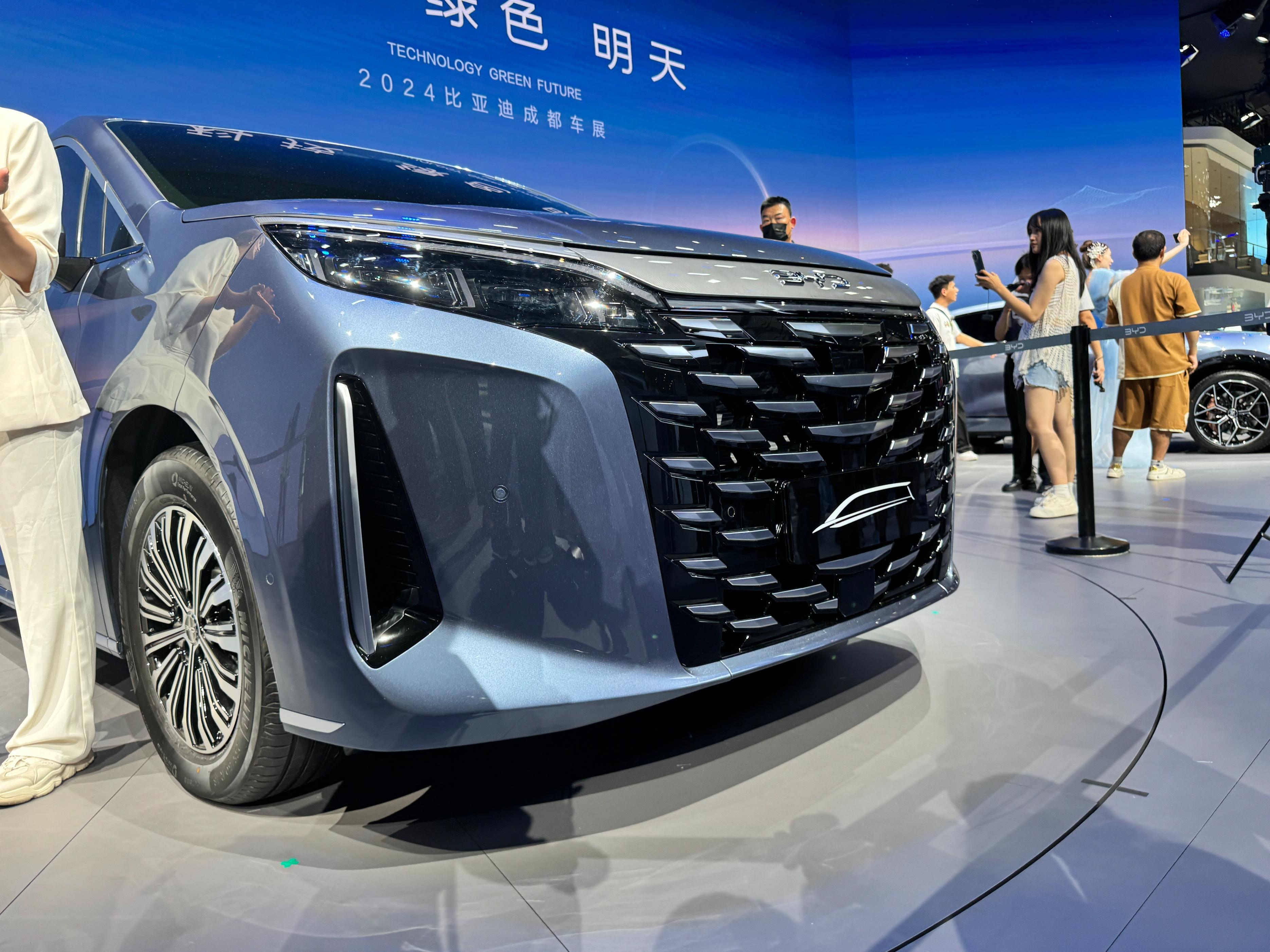 将于2025年第一季度上市!比亚迪“夏”的内饰在广州车展亮相