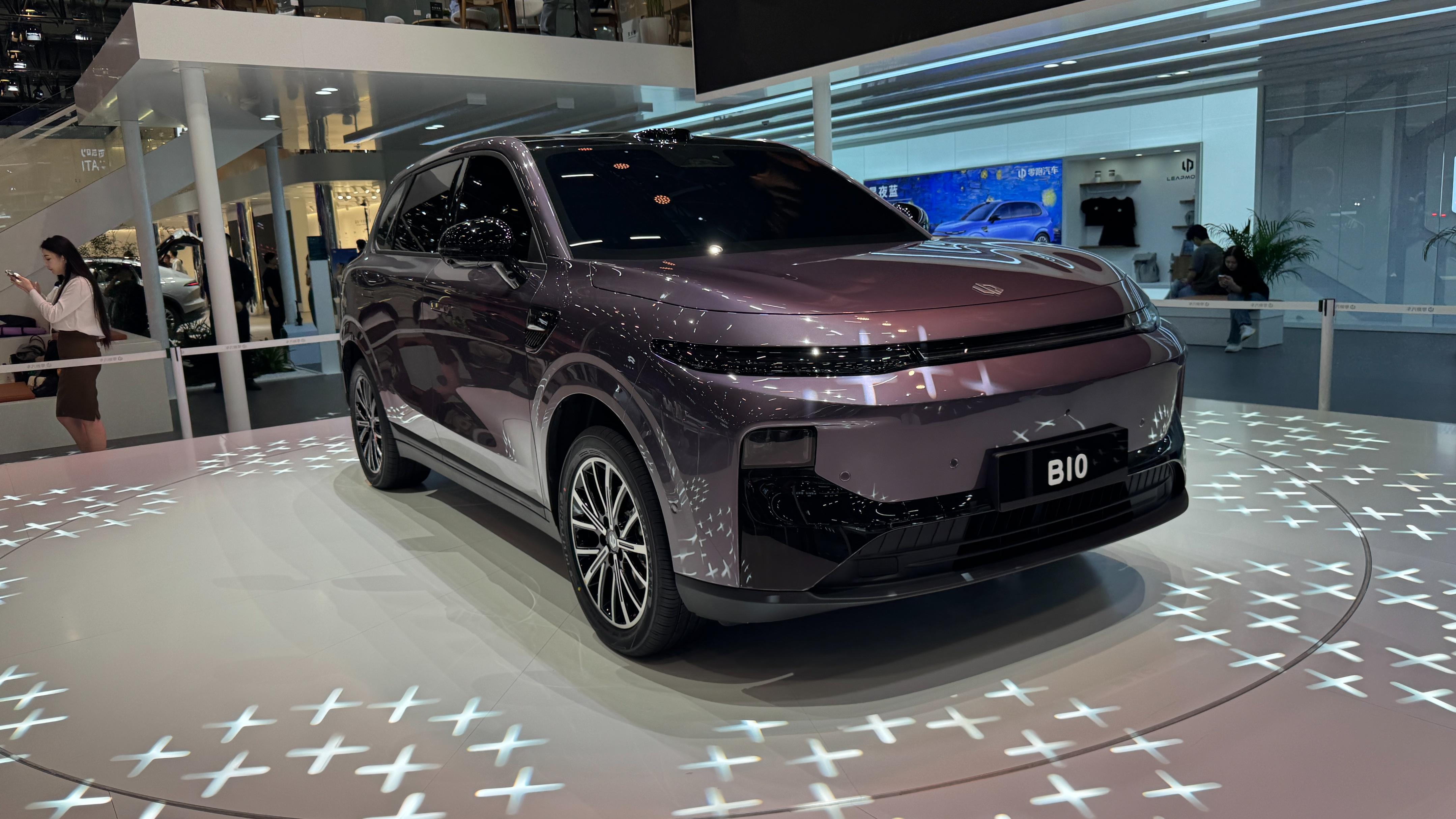 搭载8295和8650双芯片！零跑 B10在广州车展国内亮相