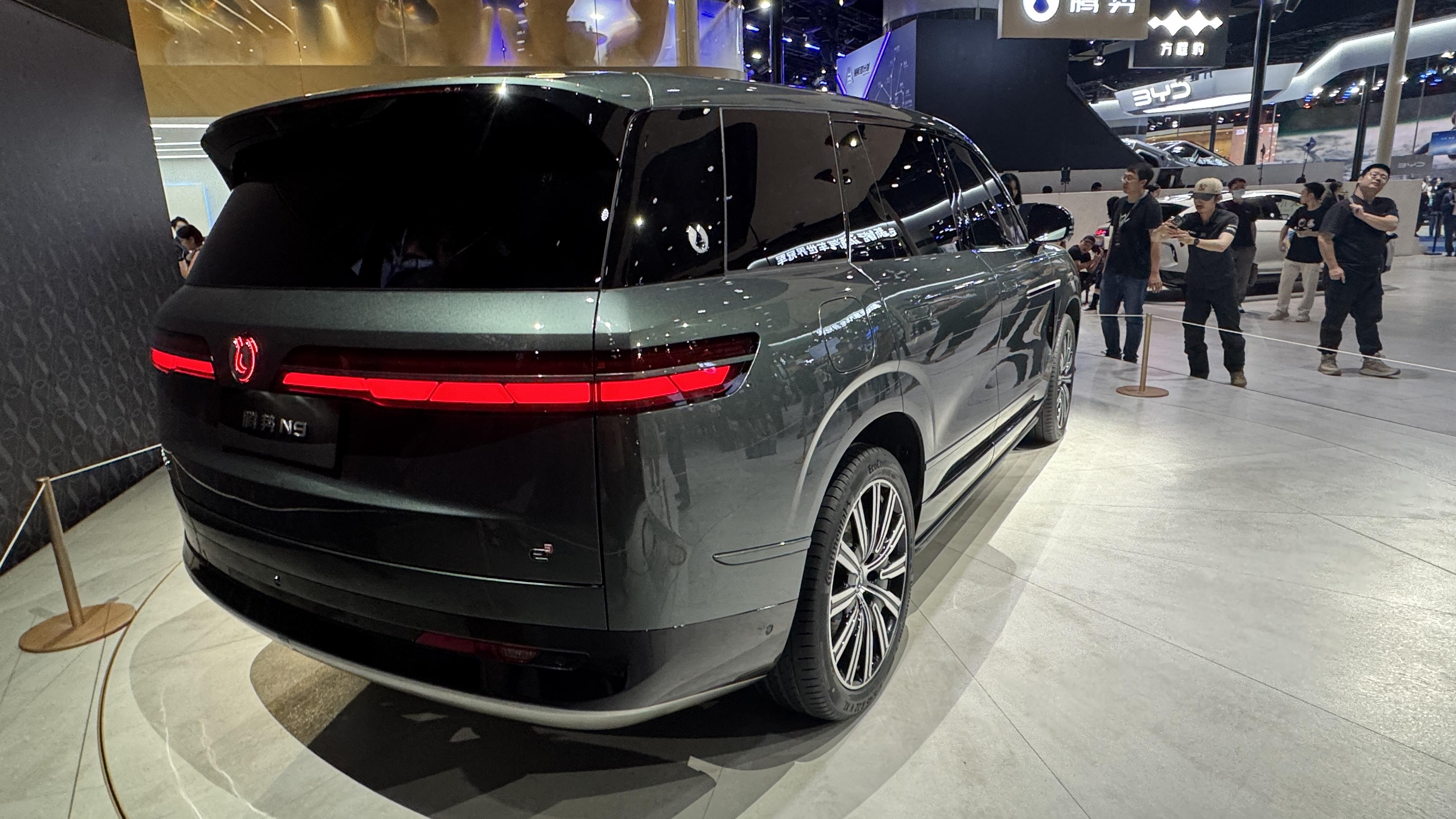 搭载易三方技术平台！腾势旗舰SUV N9在广州车展正式亮相