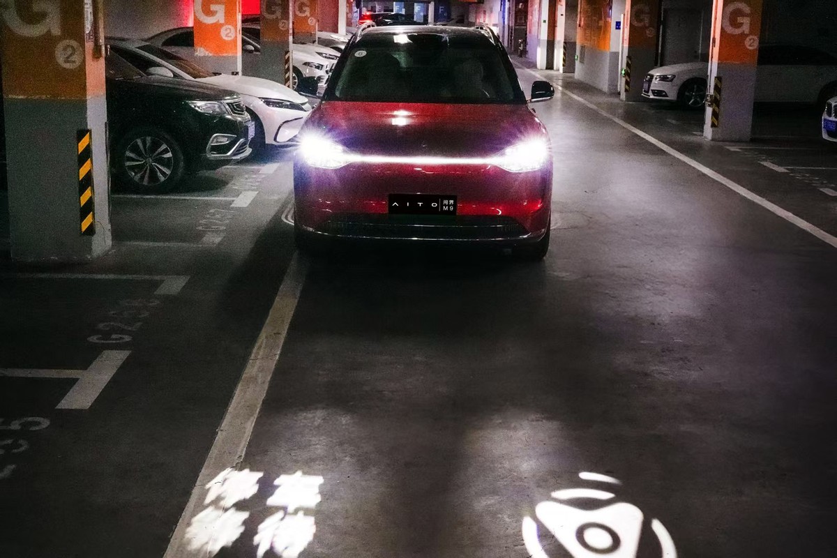 问界智驾累计里程超10亿公里是怎样做到的？