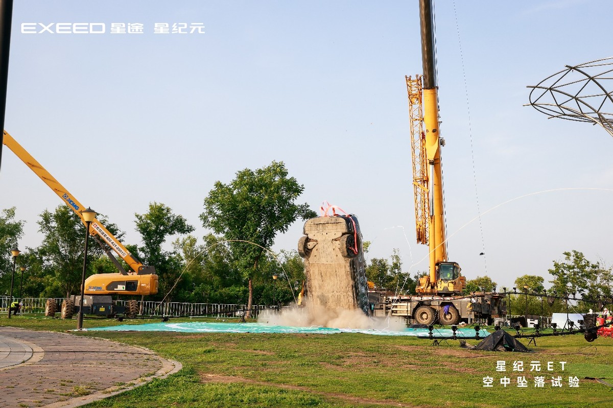 星纪元ET增程四驱斩获第五届《汽车风云盛典》“2024风云车”大奖