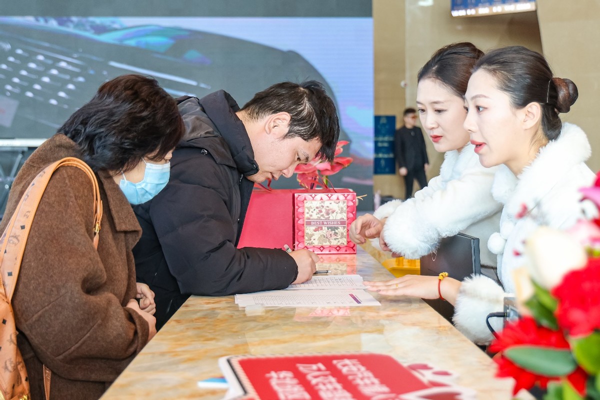 长安汽车情人节万人交车盛典华北战区与爱同行