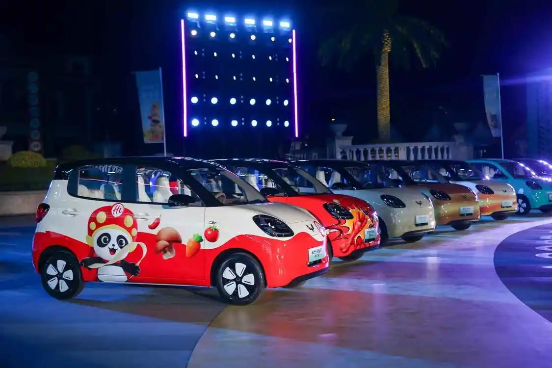 售价4.48万元起!全新五菱宏光mini EV 四门版正式上市