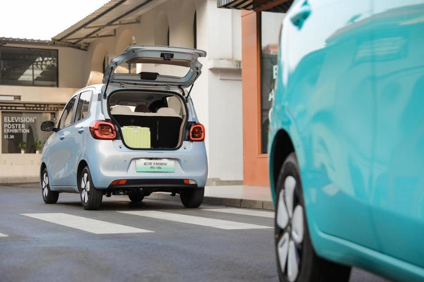 售价4.48万元起!全新五菱宏光mini EV 四门版正式上市