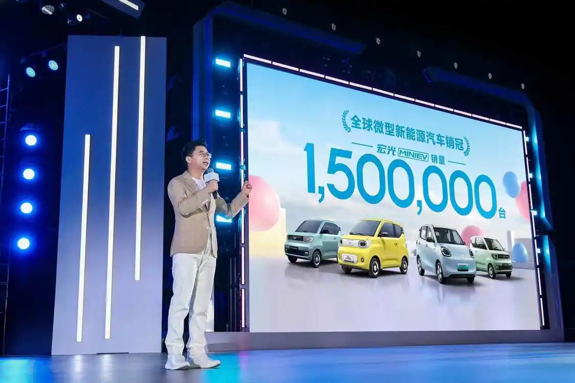 售价4.48万元起!全新五菱宏光mini EV 四门版正式上市