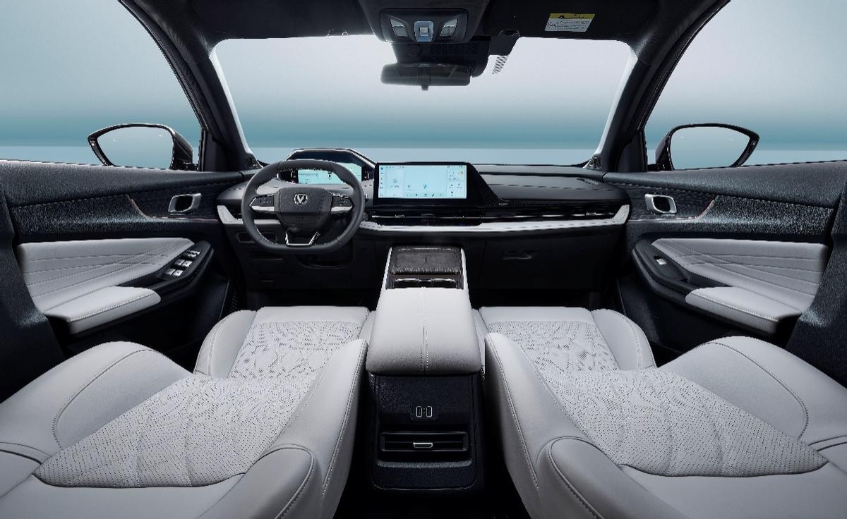 长安逸动PHEV & CS55PLUS PHEV 加电双车登陆天津