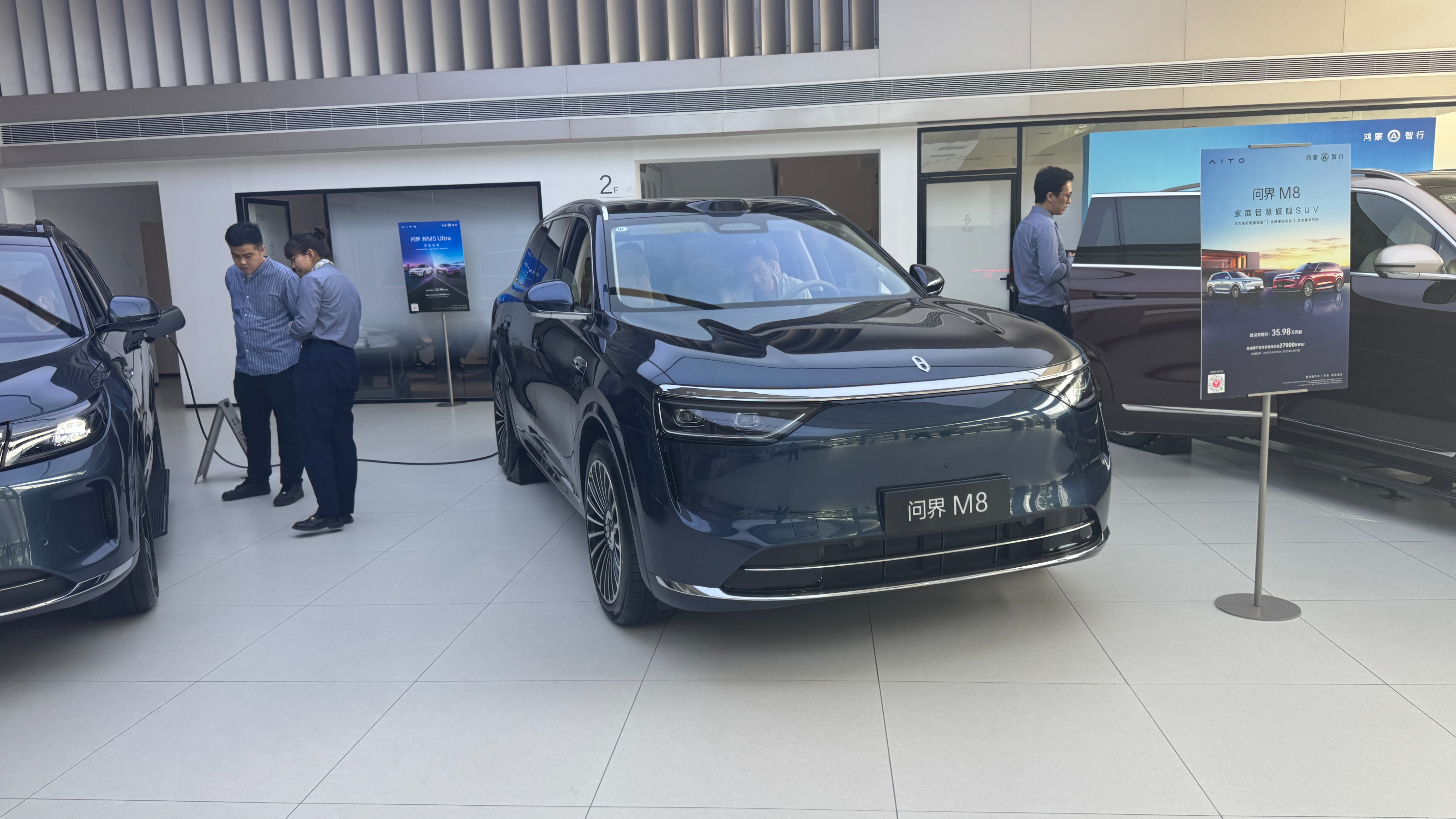 问界M8上市后72小时大定突破44000台!4月30日天津地区用户交付