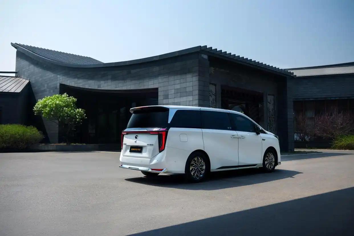 综合最大续航1200km!广汽传祺向往M8正式亮相