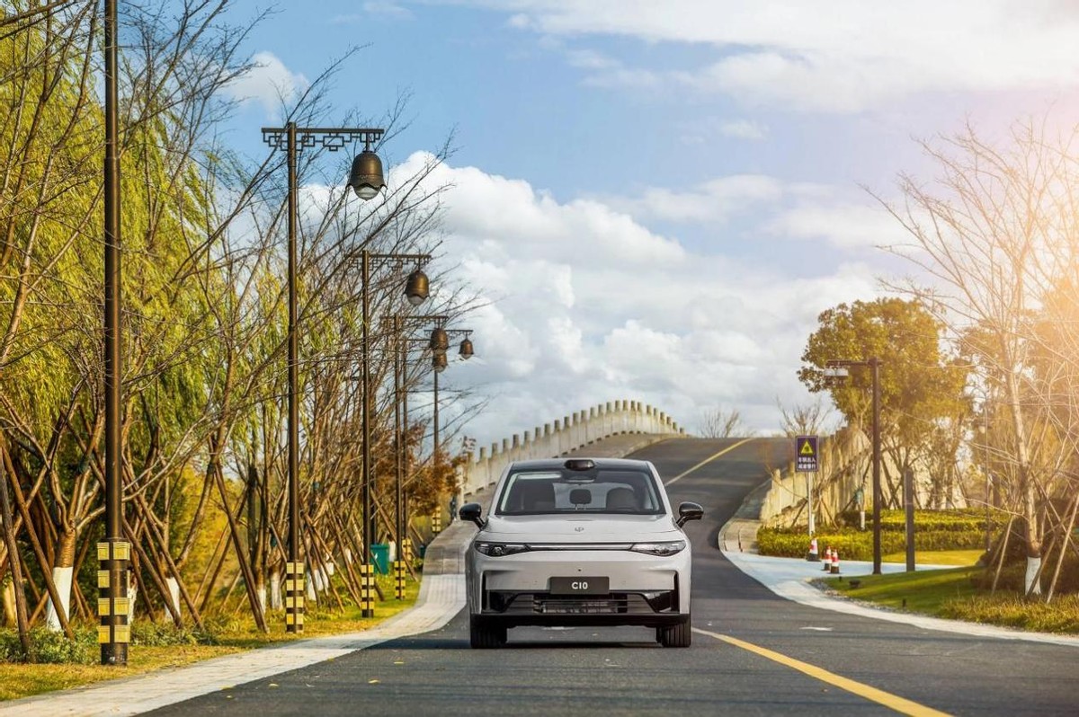 15万预算买混动SUV 最终我选择了零跑C10