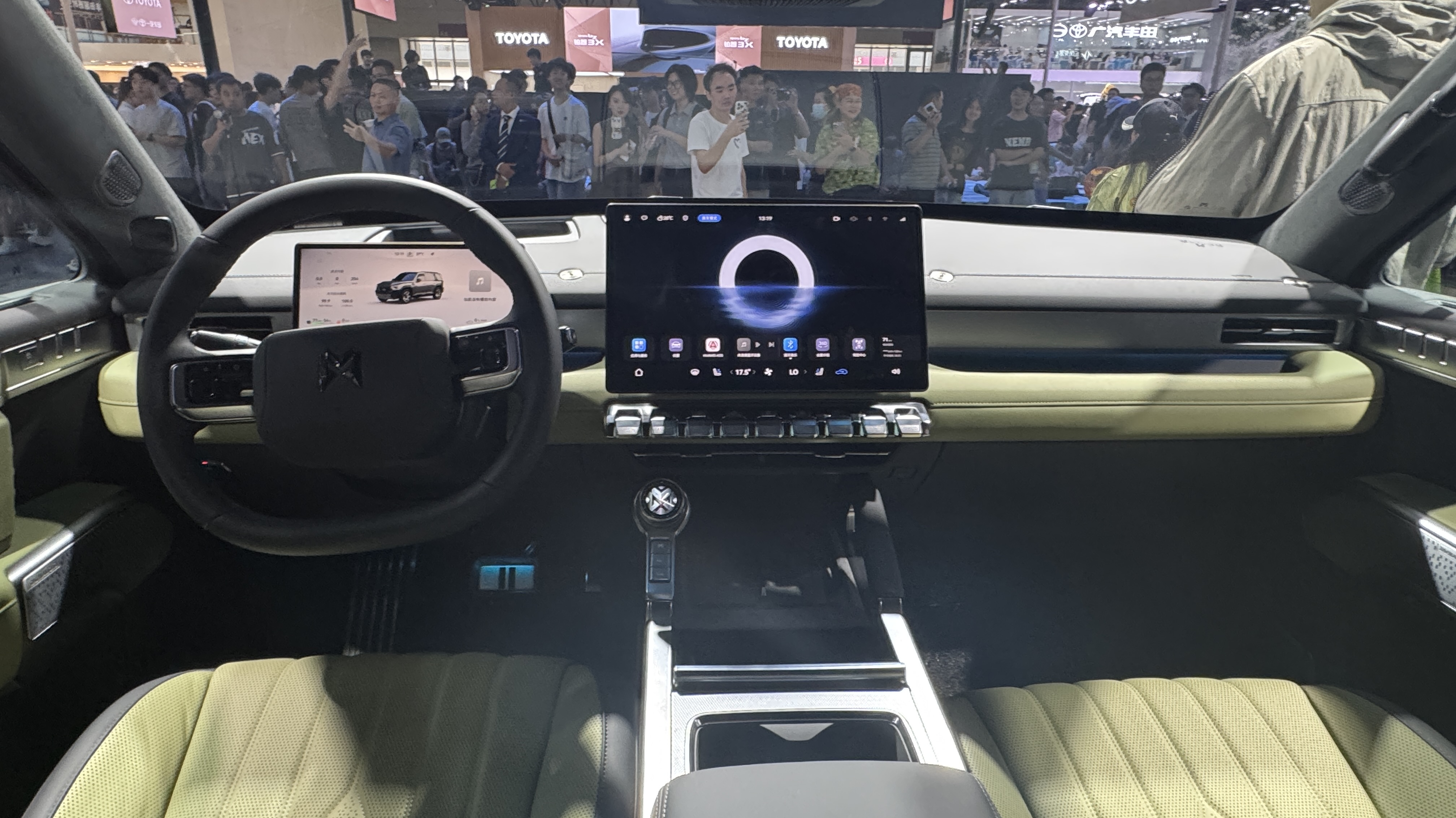 预售32.99万元起!猛士M817开启预售
