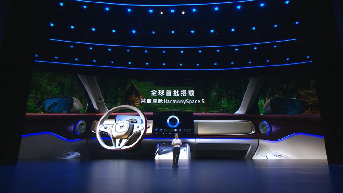 全新岚图知音上市,搭载乾崑智驾ADS 4和鸿蒙座舱5