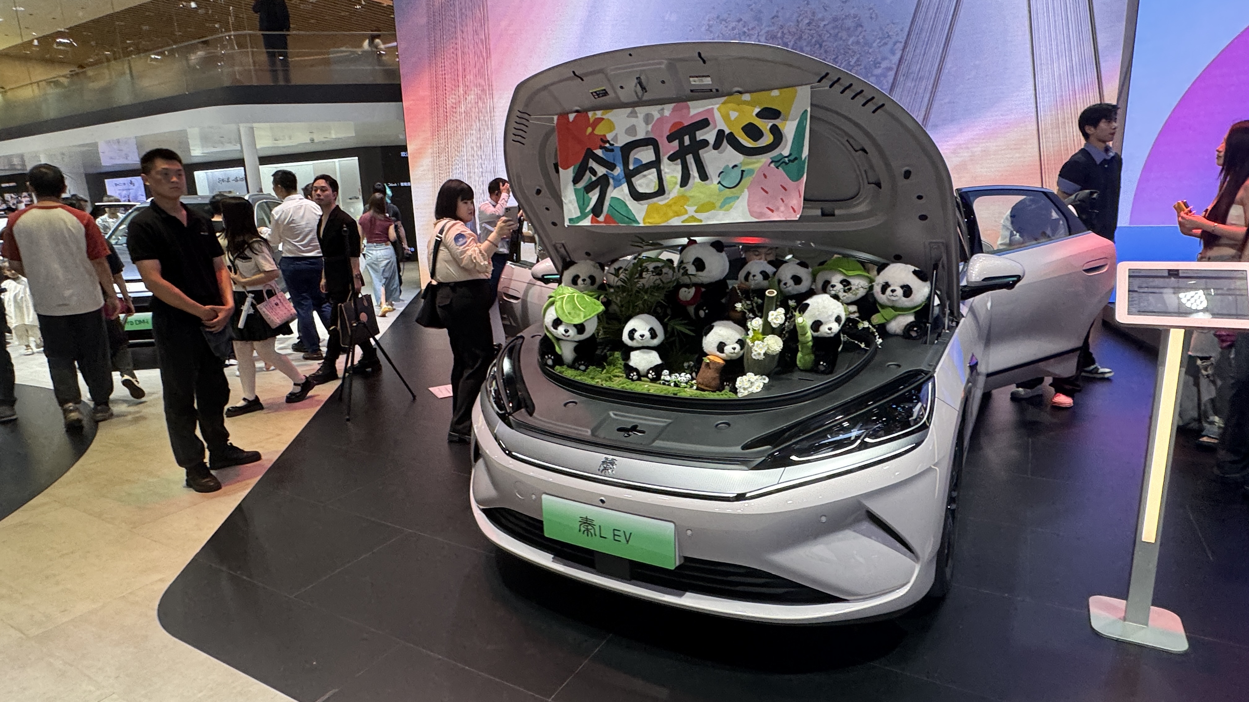 指导售价11.98万元起!比亚迪 秦L EV 云辇版在成都车展上市