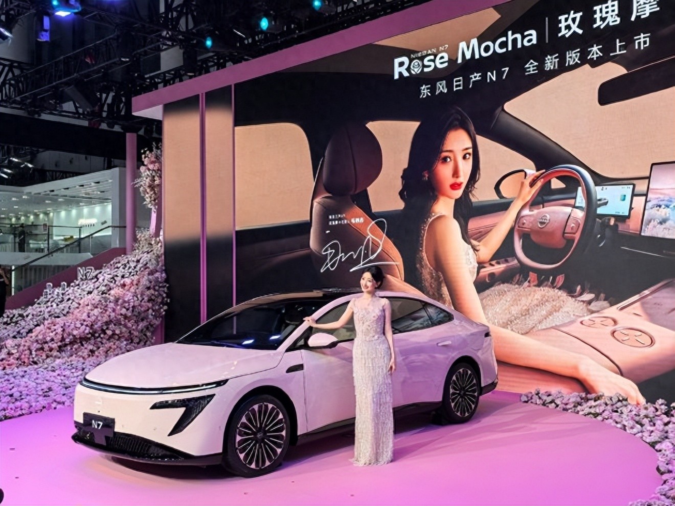 首个“单月交付破万”的合资车型!N7推出“玫瑰摩卡”限定配色