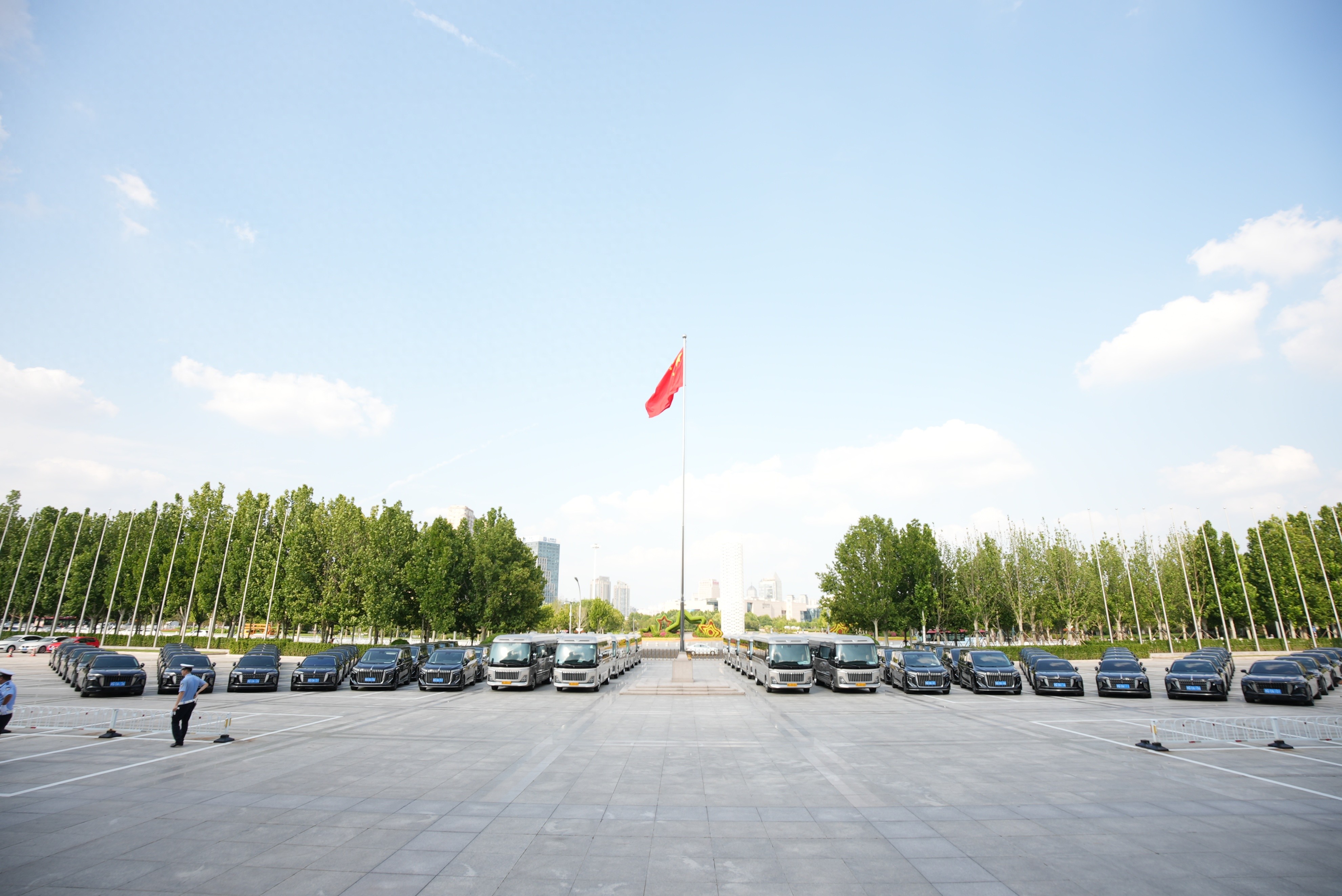 红旗品牌2025年上合组织峰会官方指定用车车型亮点解读