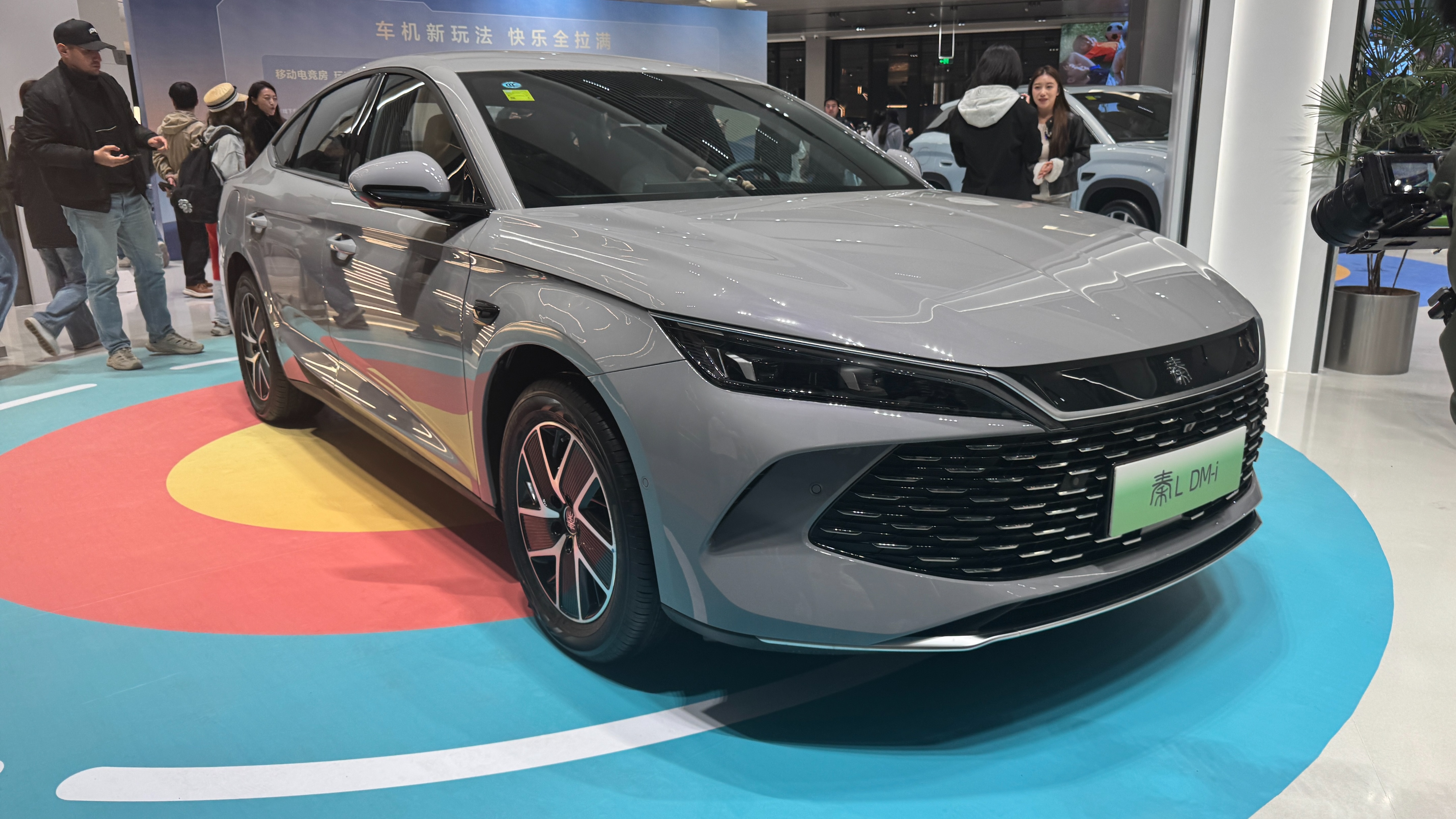 售价9.68万元起，续航达2148km！比亚迪2026款 秦L DM-i正式上市