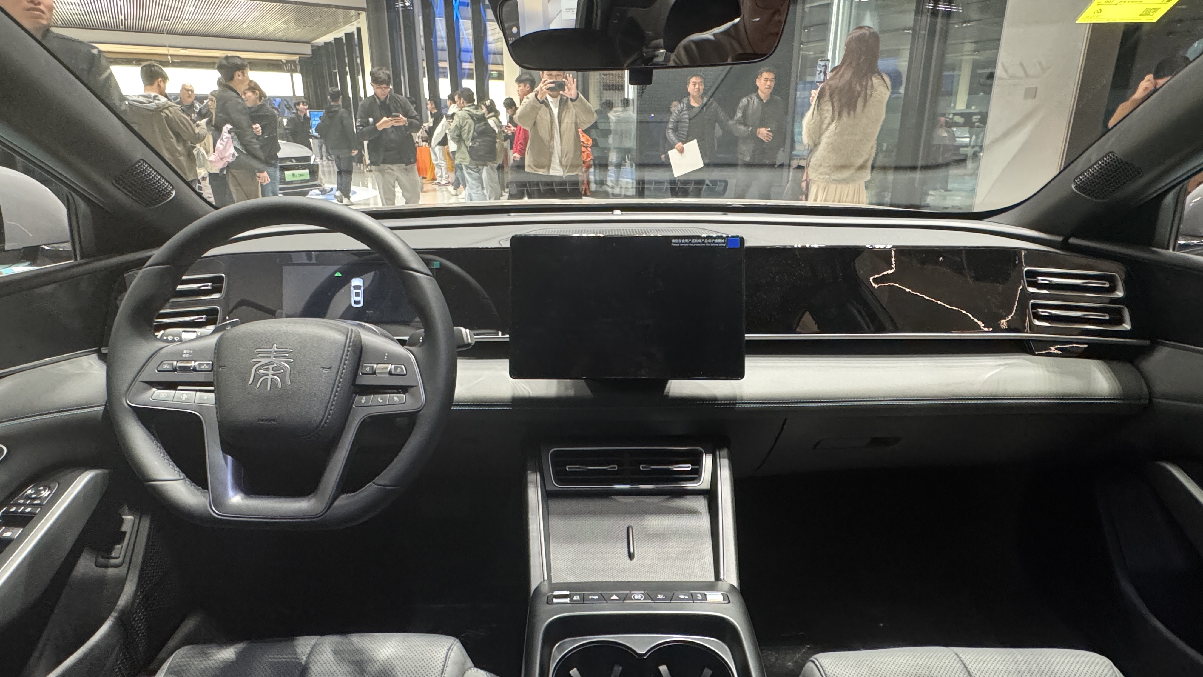 售价9.68万元起，续航达2148km！比亚迪2026款 秦L DM-i正式上市