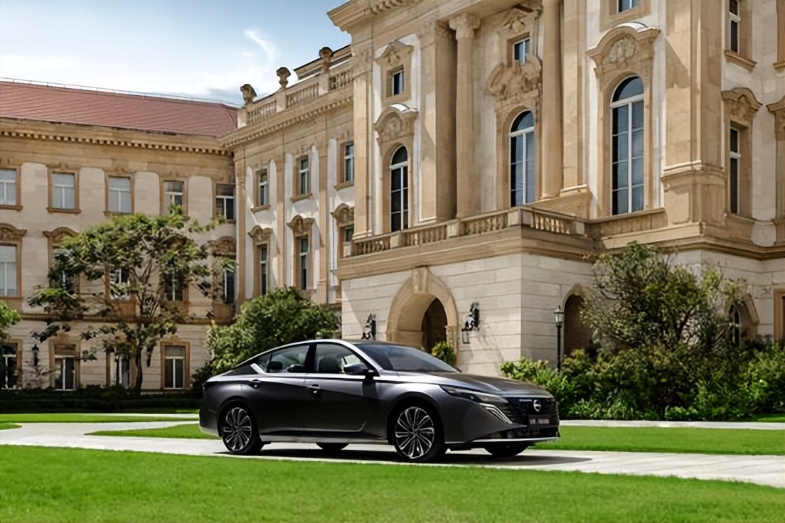 东风日产公布“油电同智”战略首车：天籁·鸿蒙座舱新车首发亮相