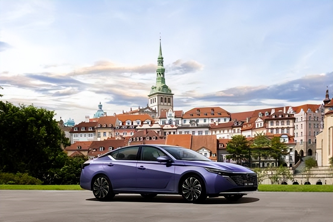 东风日产公布“油电同智”战略首车：天籁·鸿蒙座舱新车首发亮相