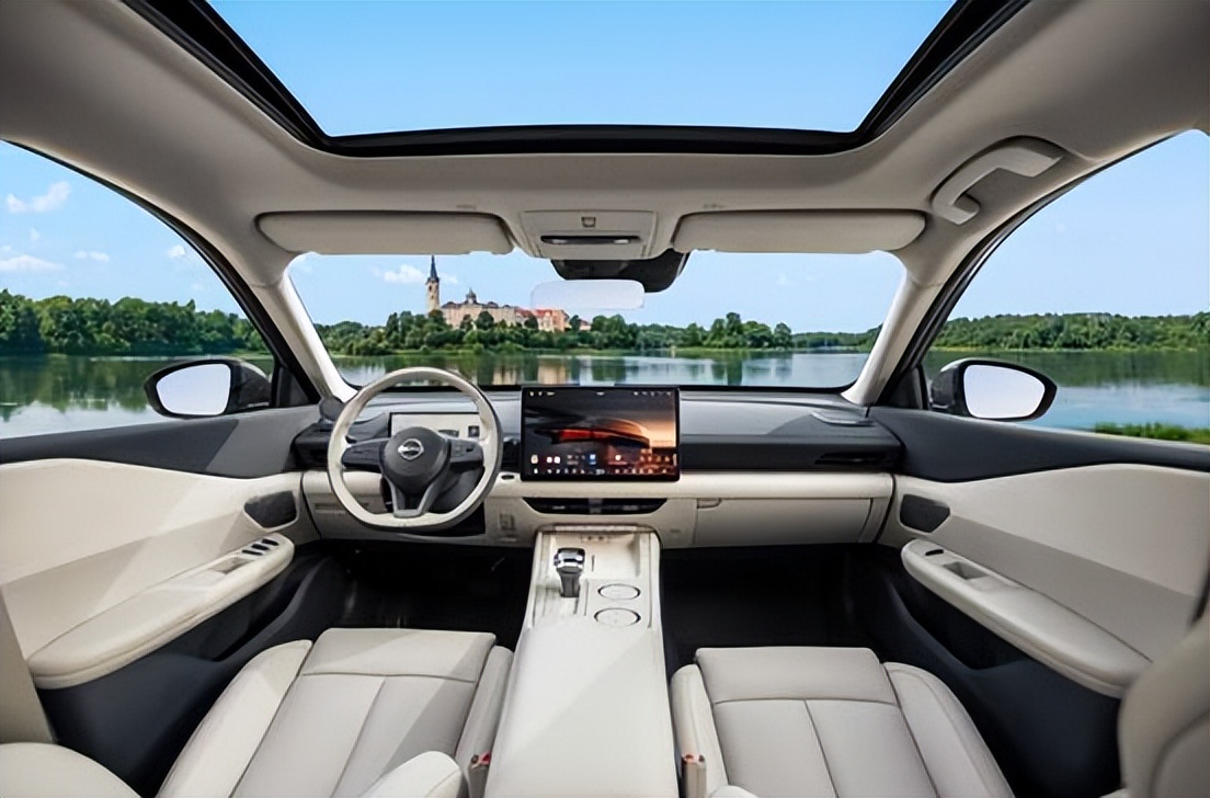 东风日产公布“油电同智”战略首车：天籁·鸿蒙座舱新车首发亮相