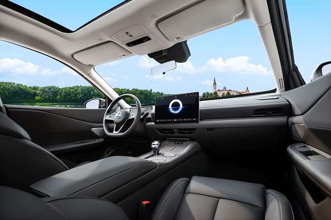 东风日产公布“油电同智”战略首车：天籁·鸿蒙座舱新车首发亮相