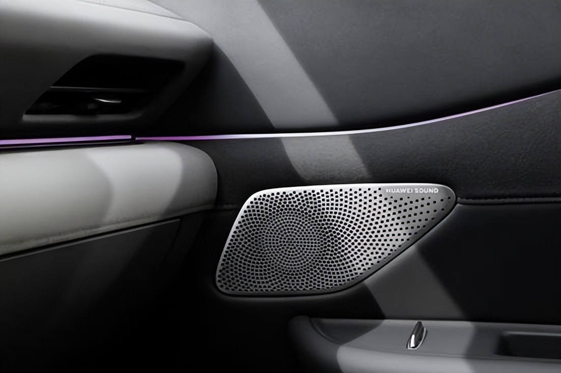 东风日产公布“油电同智”战略首车：天籁·鸿蒙座舱新车首发亮相