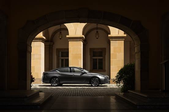 东风日产公布“油电同智”战略首车：天籁·鸿蒙座舱新车首发亮相