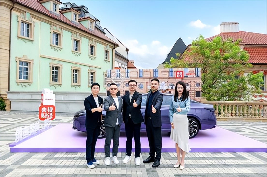 东风日产公布“油电同智”战略首车：天籁·鸿蒙座舱新车首发亮相