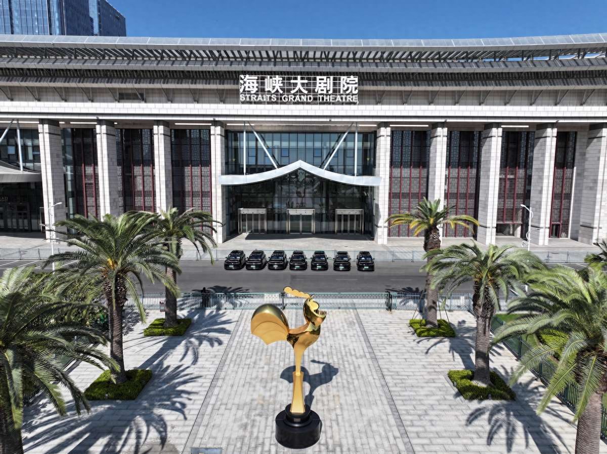 智慧重塑豪华 问界M9将全程护航2025中国金鸡百花电影节