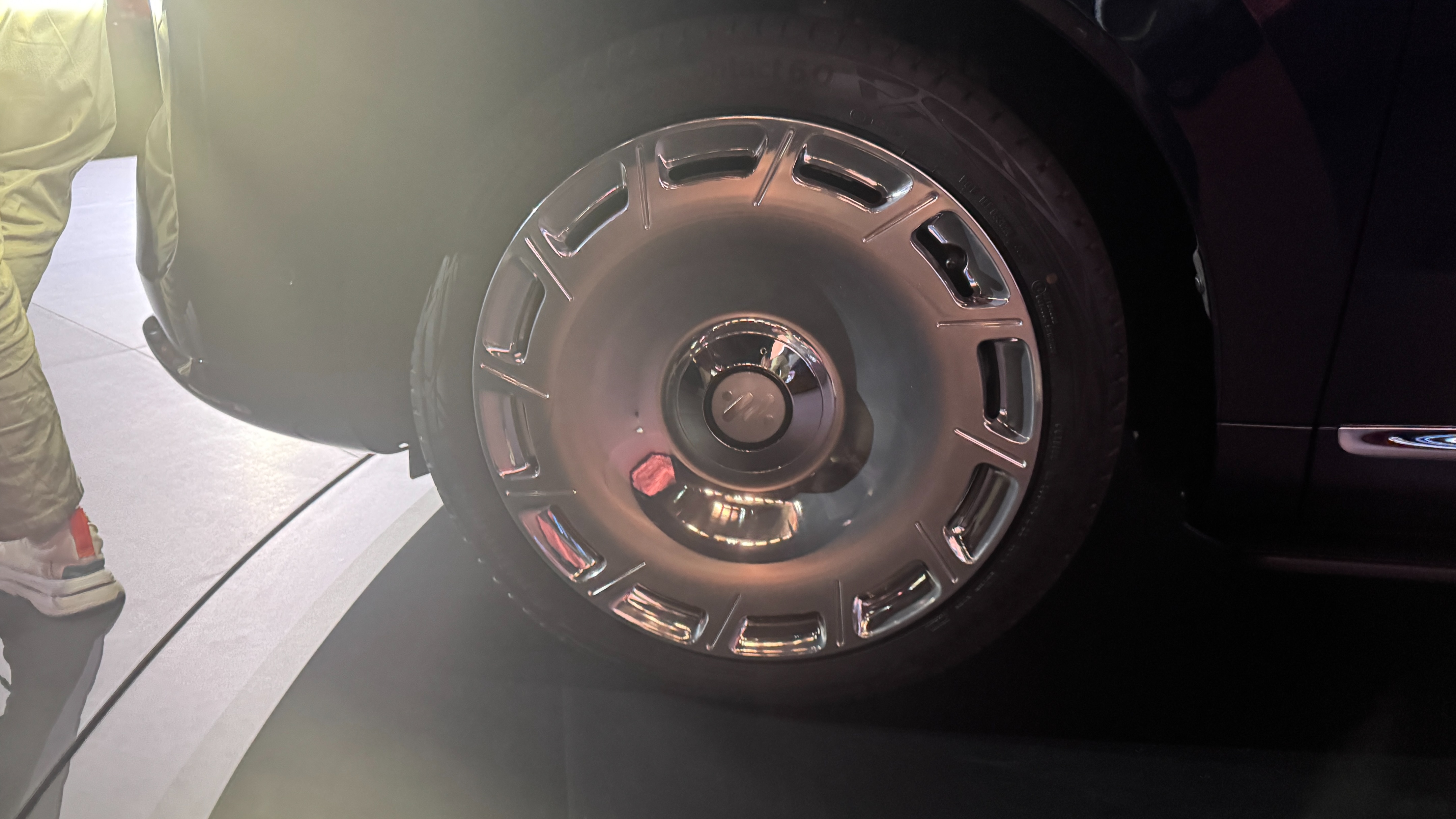 上市权益价分别为32.28万元起！智己LS9正式上市