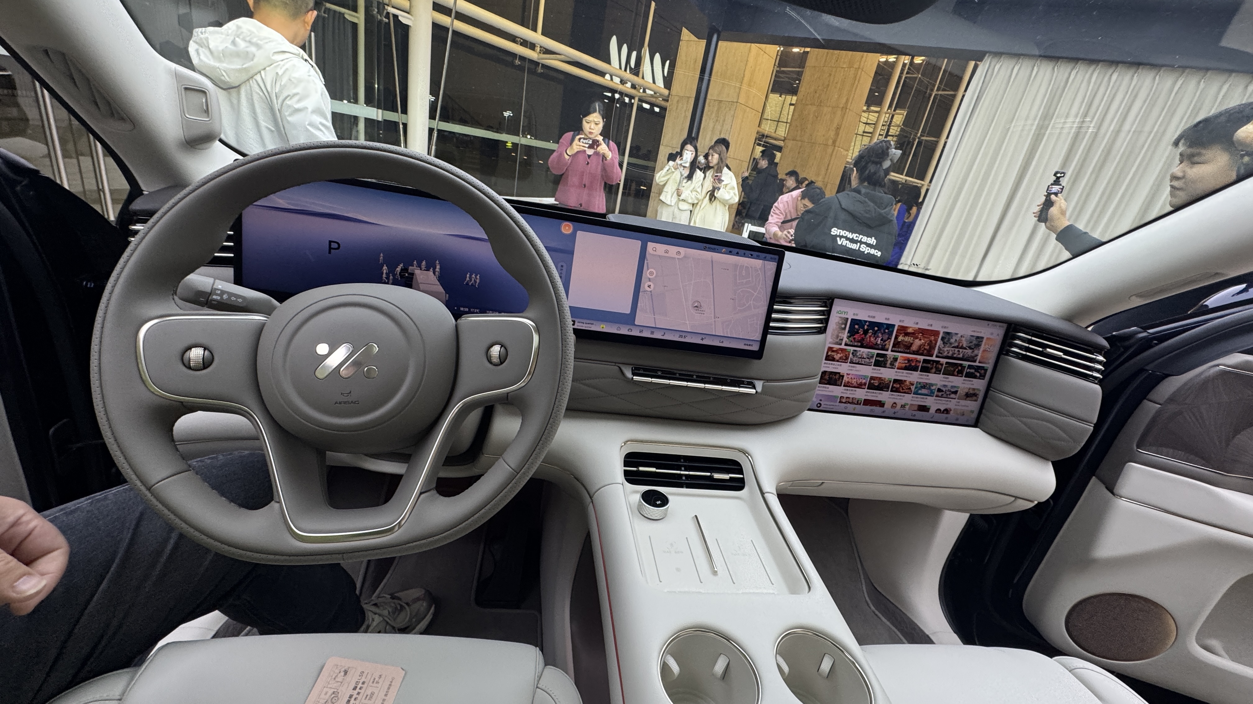 上市权益价分别为32.28万元起！智己LS9正式上市