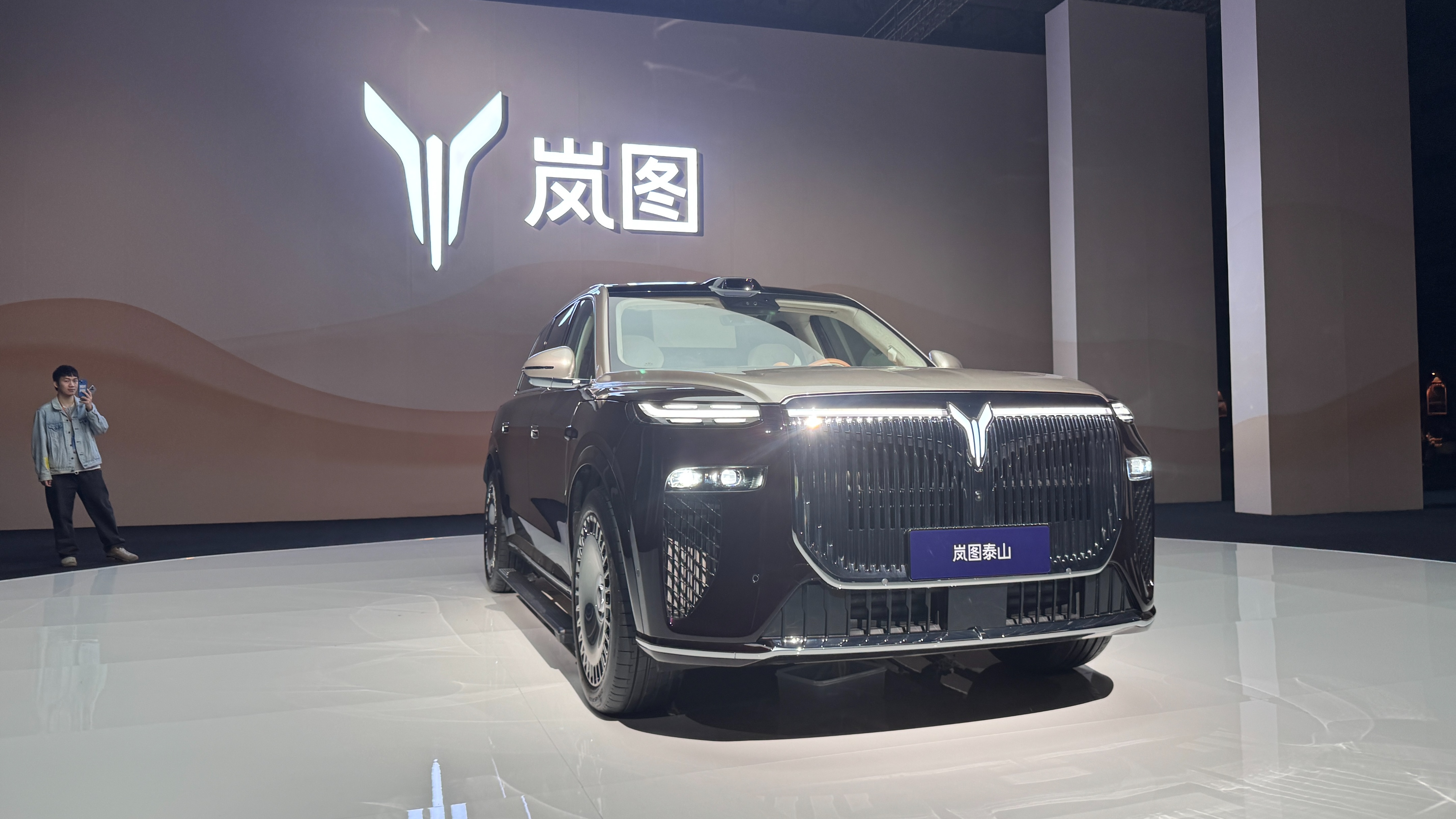 指导售价37.99万元起！岚图泰山正式上市