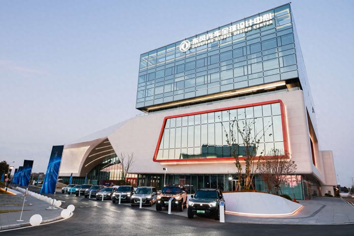 东风汽车“梦想车之夜·2025”活动盛大开启