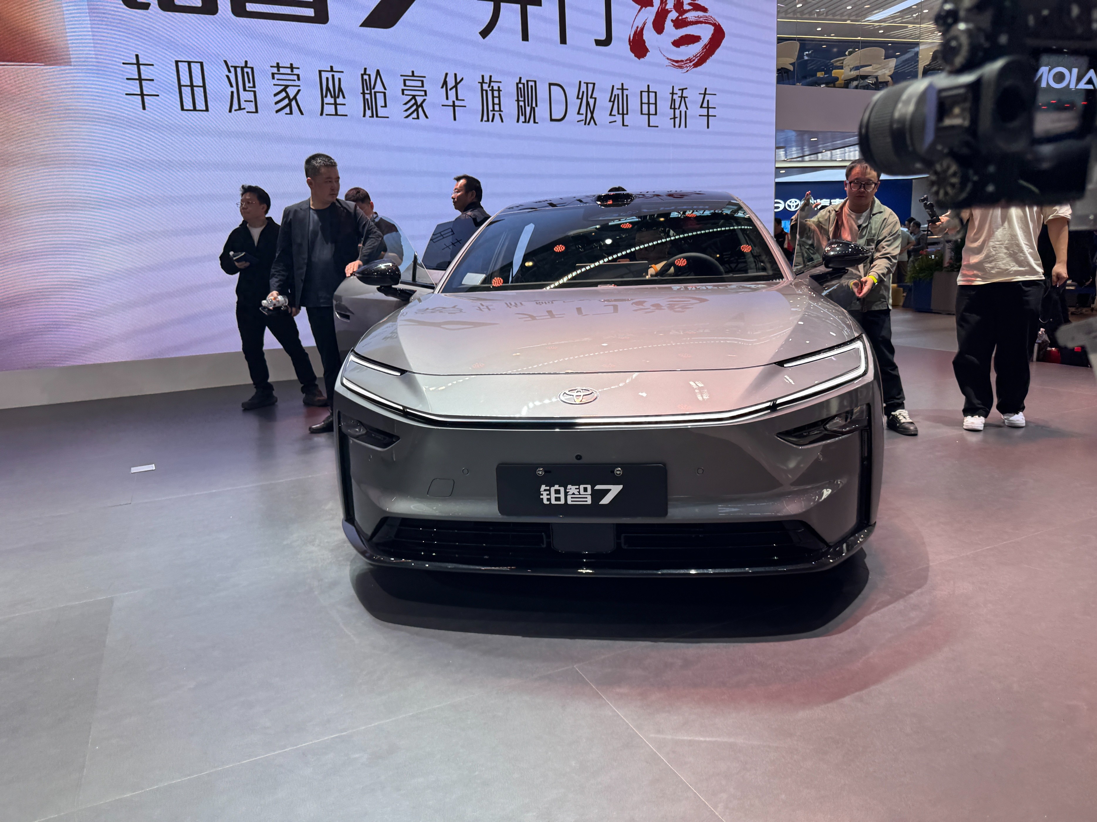 2026年上半年上市！广汽丰田全新纯电轿车在广州车展亮相
