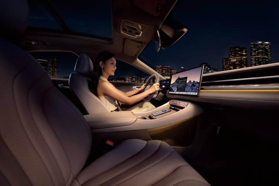 豪车实力平价卖？荣威M7 DMH用高规格演绎“B级王炸”！