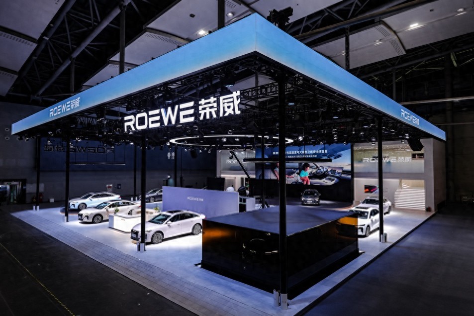 豪车实力平价卖？荣威M7 DMH用高规格演绎“B级王炸”！