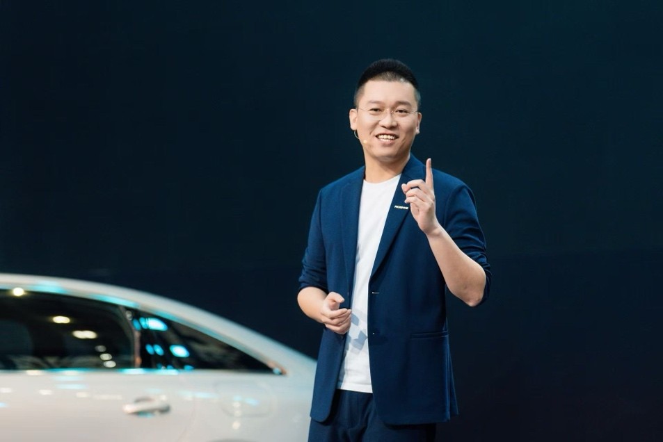 豪车实力平价卖？荣威M7 DMH用高规格演绎“B级王炸”！