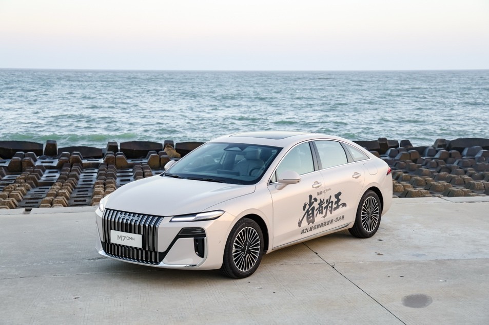 豪车实力平价卖？荣威M7 DMH用高规格演绎“B级王炸”！