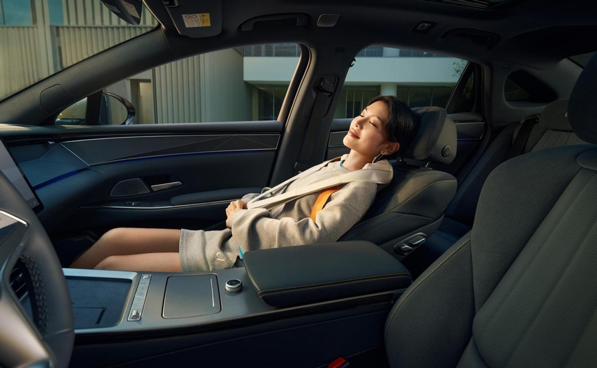 年轻人的第一台旗舰轿车！汉L置换补贴后19.48万元起