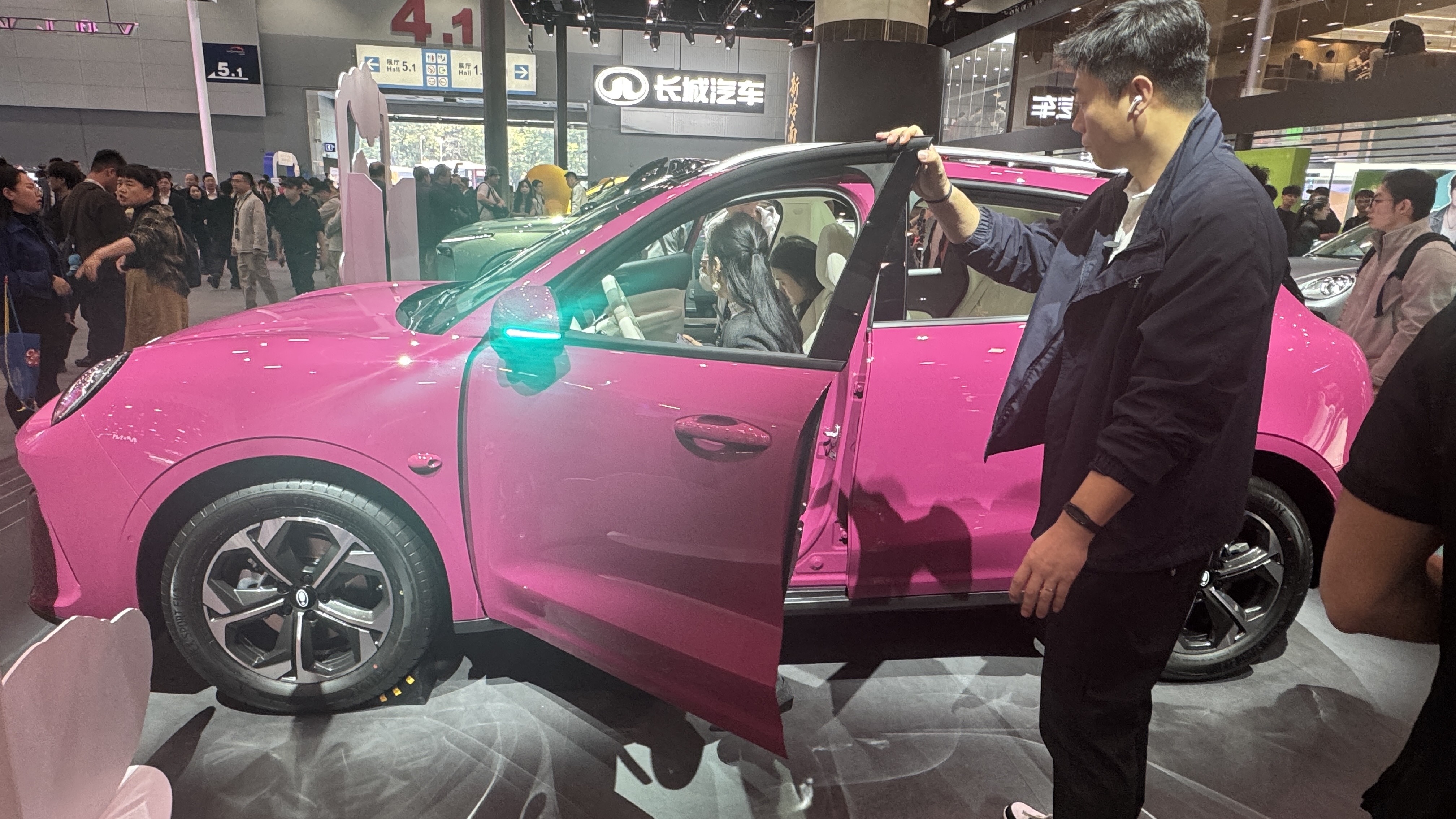 推出更多权益！欧拉 5亮相2025广州车展