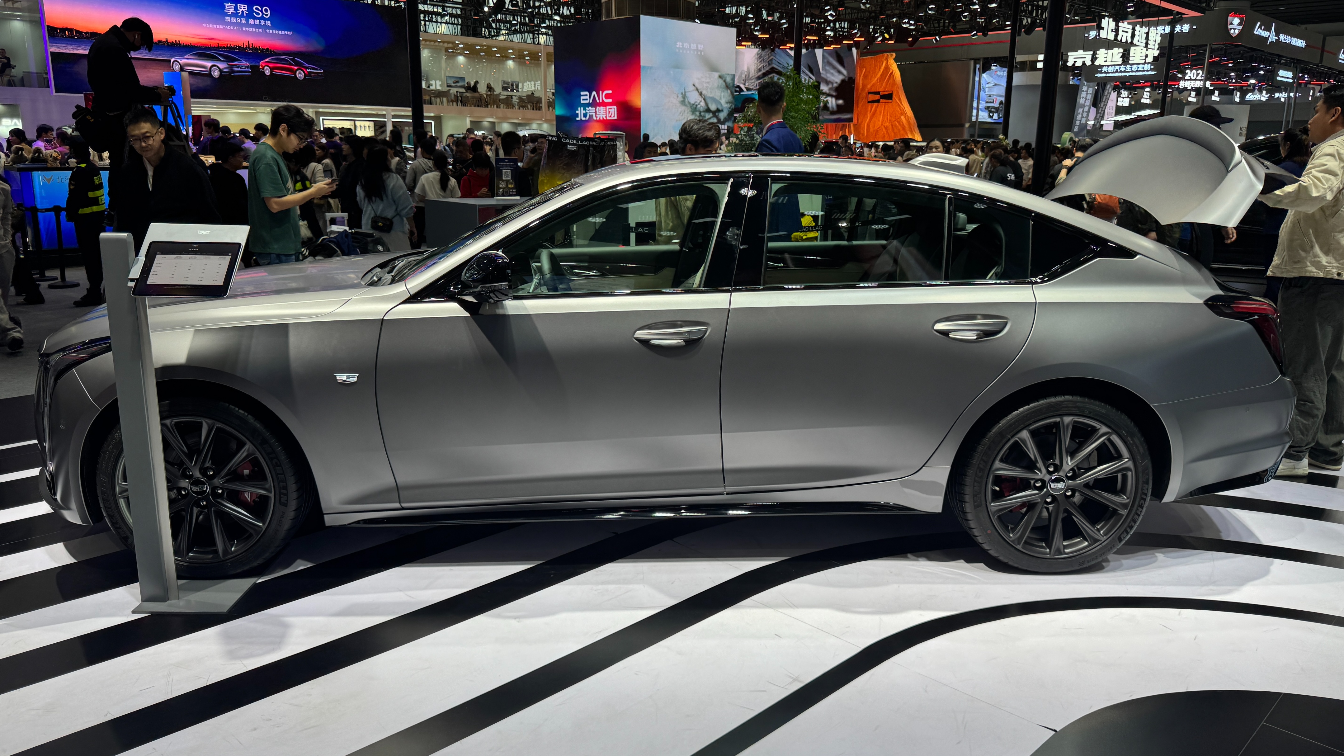 加入赛道基因！凯迪拉克 新CT5亮相2025广州车展