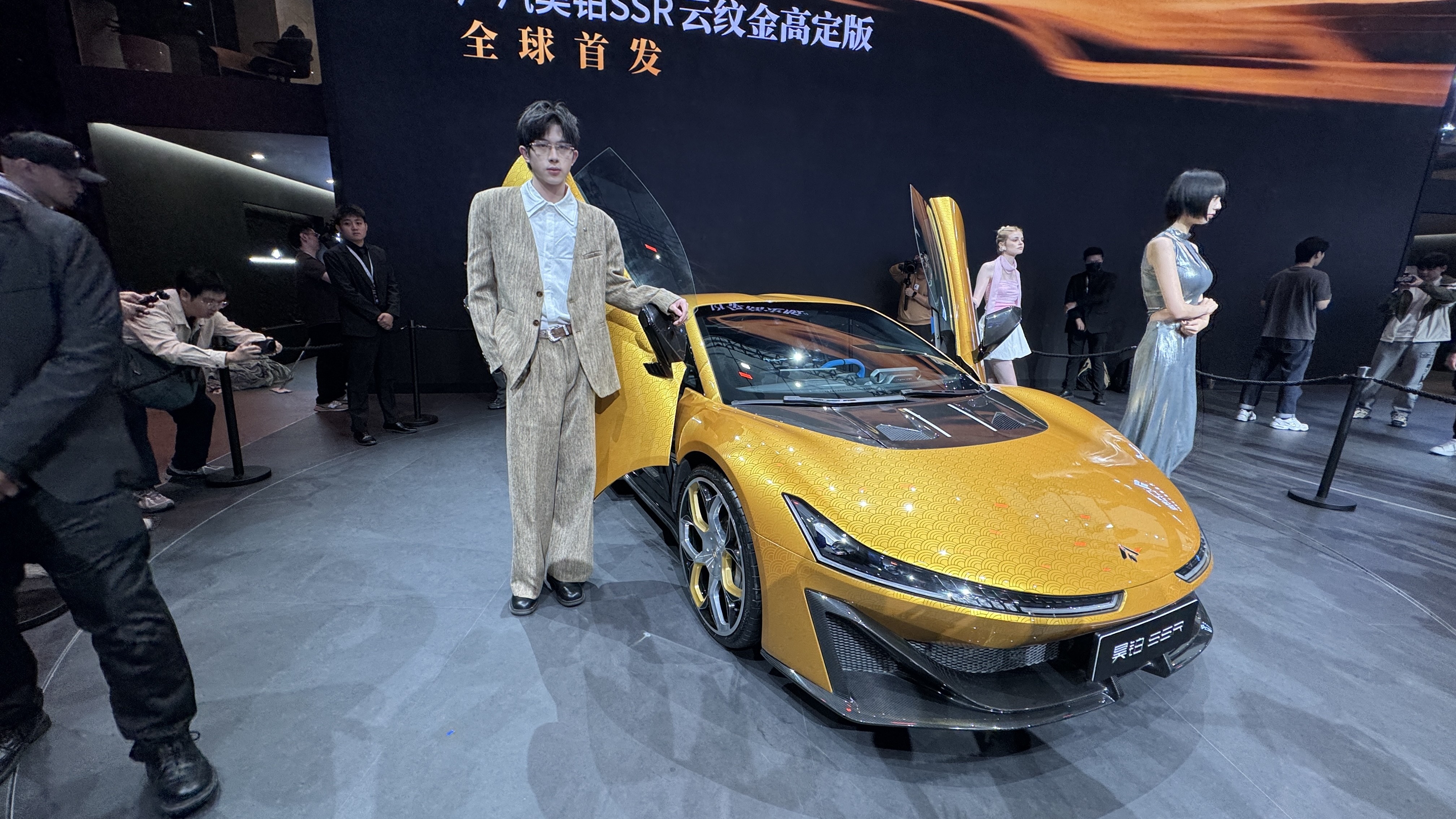 售价148.6万元！昊铂 SSR新增“云纹金”高定版在广州车展上市