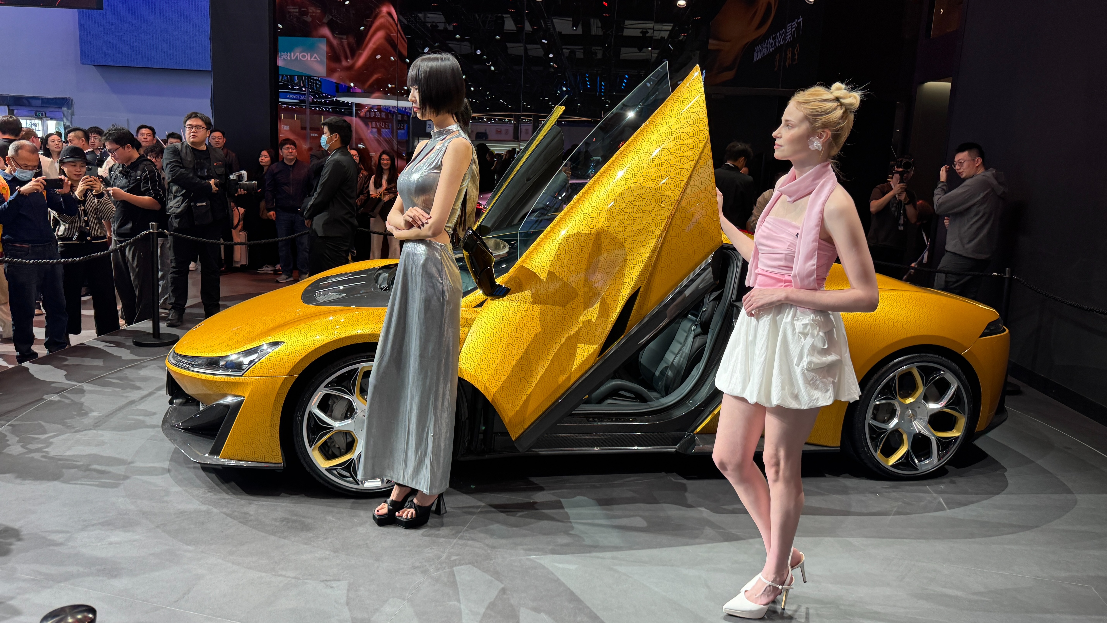 售价148.6万元！昊铂 SSR新增“云纹金”高定版在广州车展上市