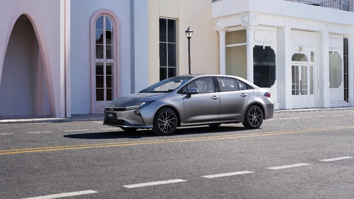 售价9.9万元起，全新智混卡罗拉焕新上市