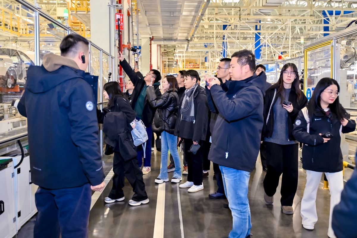 智造实力赋能交付速度！岚图云峰工厂见证5000辆品质诞生