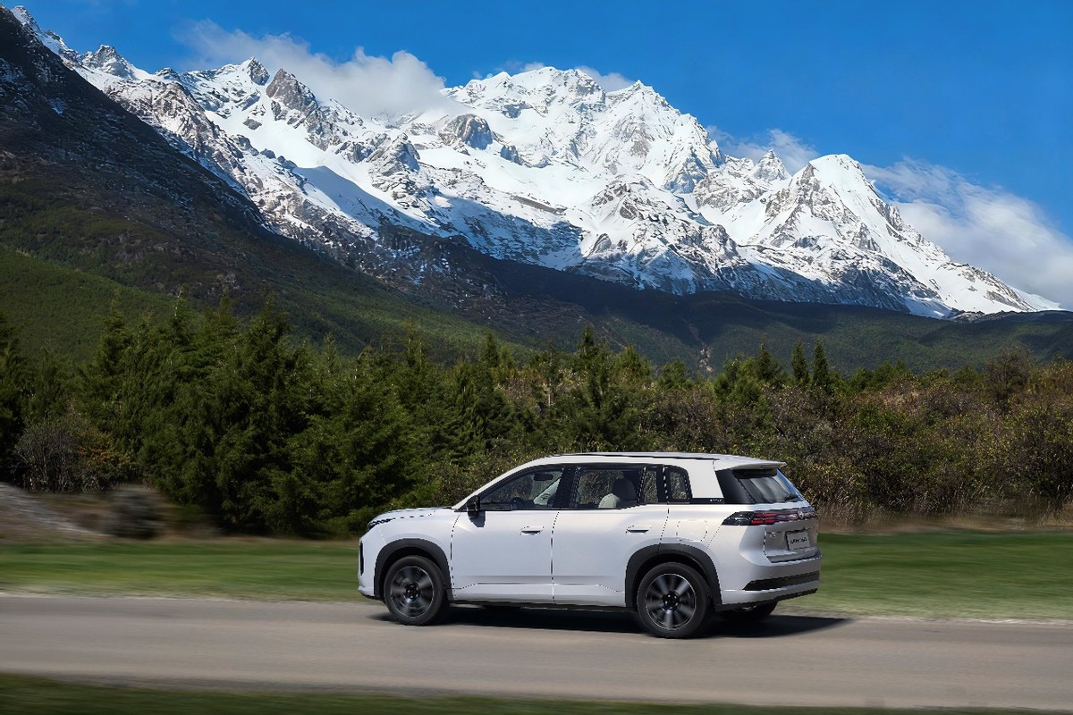 10.28万起，210km大电池增程+五连杆，掀翻混动市场